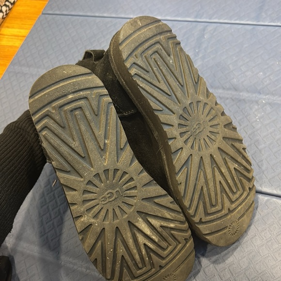 Ugg classic mini boot - Picture 3 of 3